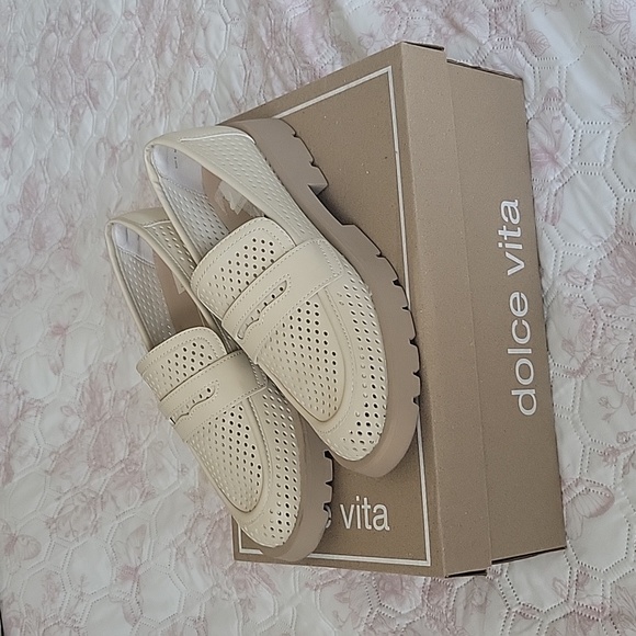 Dolce Vita Malila ivory color Loafers - Picture 2 of 10